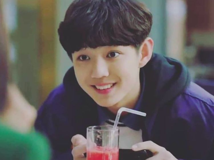 Gemas! Ini Pemeran Joon Young di The World of Married Saat Kulineran