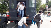 Para pelajar langsung dibawa ke Mapolres Pasuruan Kota untuk menerima sejumlah sanksi.