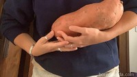 Jumbonya ukuran kentang ini memiliki panjang dan besar seperti ukuran bayi manusia. Foto: Dok. BoredPanda.