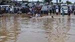 Banjir Putuskan Lalu Lintas di Grogol