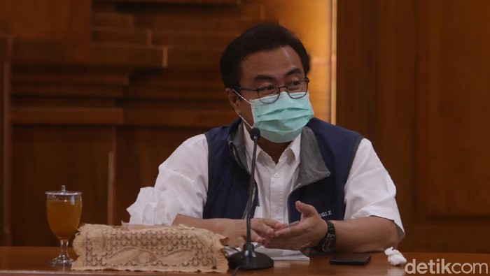 Ketua Rumpun Kuratif Gugus Tugas Penanganan COVID-19 Jatim dr Joni Wahyuadi