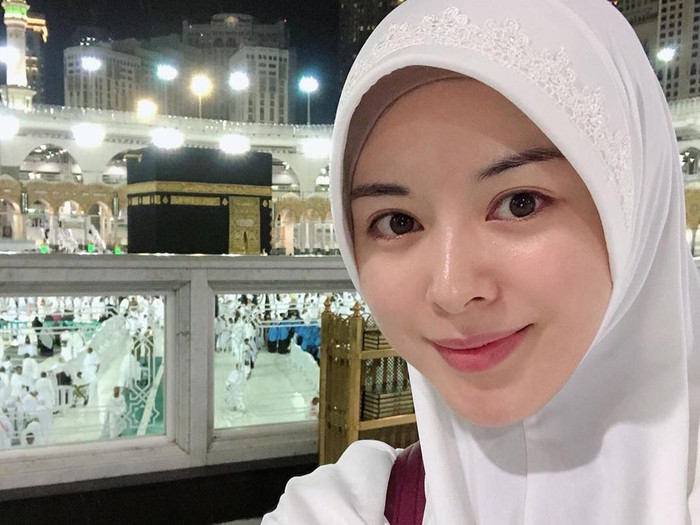 Ayana Jihyee Moon berbagi cerita tentang perjalalannya menjadi seorang mualaf. (Foto: instagram @xolovelyayana) Ayana Jihyee Moon berbagi cerita tentang perjalalannya menjadi seorang mualaf. (Foto: instagram @xolovelyayana)