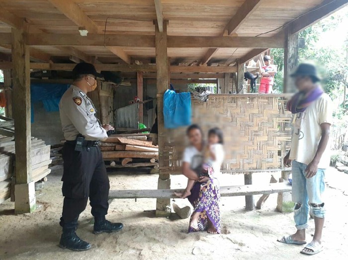 Warga Tana Toraja dijemput polisi lantaran tidak patuh imbauan isolasi mandiri