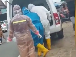 Suasana Haru Saat Pasien Corona di Polman Dijemput Petugas