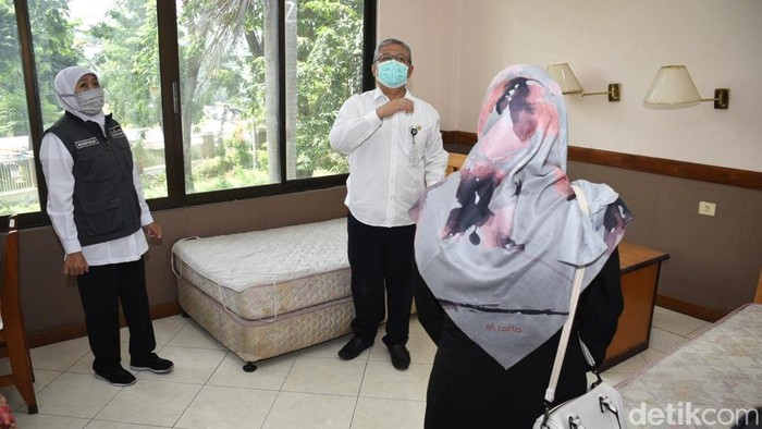 gubernur khofifah sidak rs darurat di Puslitbang Manajemen dan Humaniora Kesehatan