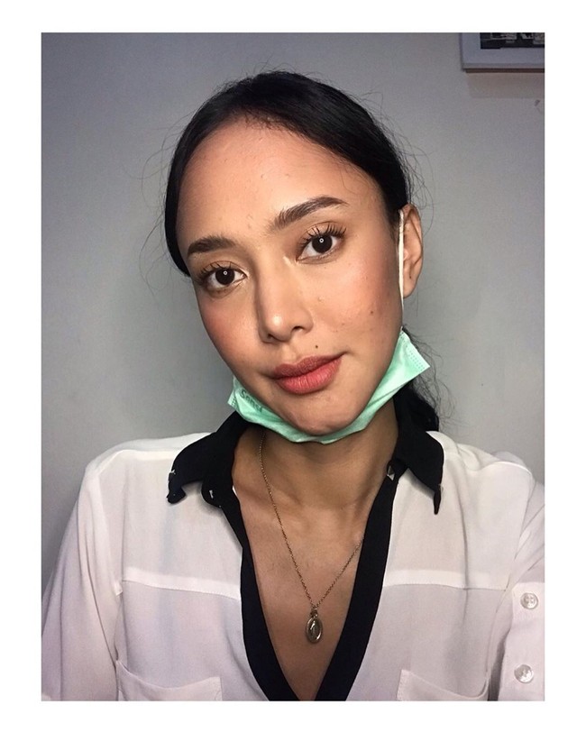 Tak kunjung sembuh saat merasakan gejala flu, pada 19 Maret 2020, Chika memutuskan berobat ke tetangganya yang seorang dokter. Saat itu sang dokter meresepkannya vitamin, tanpa obat antibiotik. Namun dokter tersebut sudah memperingatkannya kalau sakitnya ini mirip dengan gejala virus Corona. Dokter pun menyarankannya untuk segera ke rumah sakit jika merasakan sesak nafas. Foto: instagram @chikamailoa