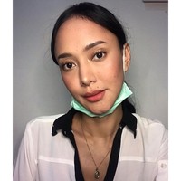 Tak kunjung sembuh saat merasakan gejala flu, pada 19 Maret 2020, Chika memutuskan berobat ke tetangganya yang seorang dokter. Saat itu sang dokter meresepkannya vitamin, tanpa obat antibiotik. Namun dokter tersebut sudah memperingatkannya kalau sakitnya ini mirip dengan gejala virus Corona. Dokter pun menyarankannya untuk segera ke rumah sakit jika merasakan sesak nafas. Foto: instagram @chikamailoa