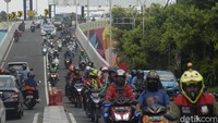 Penyanyi campursari dengan nama asli Dionisius Prasetyo atau Didi Kempot meninggal dunia pada pukul 07:45 WIB pada usia 53 tahun, Almarhum dimakamkan di tempat kelahiran Ngawi Jawa Timur. Agung Mardika/detikcom.