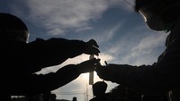 Sebelumnya di KRL ada tiga orang yang dinyatakan positif virus COVID-19 berdasarkan hasil test swab PCR yang dilakukan pada 325 calon‎ penumpang dan petugas KAI di Stasiun Bogor.