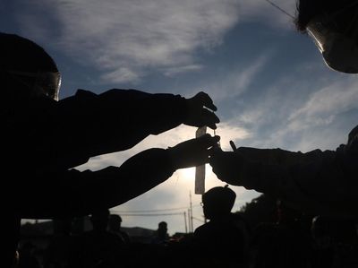 Penumpang KRL Bekasi Tes Massal COVID -19