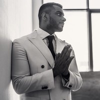 Aku adalah anak pria kaya dan itu bukan yang aku inginkan. Jadi ya, aku punya sesuatu untuk dibuktikan. Aku ingin jadi pria kaya. Aku ingin jadi orang sukses. Aku branding diriku sendiri seperti itu untuk membuat saingan berpikir aku bukan pebisnis pintar, ungkapnya dilansir The Sun. Foto: Instagram Umar Kamani