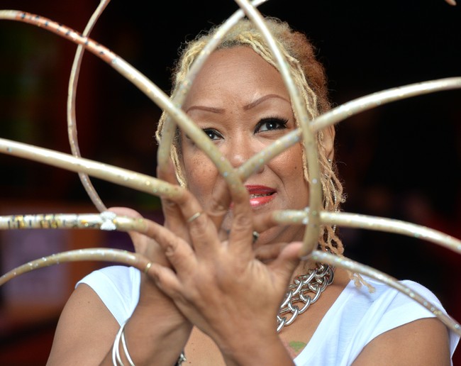 Butuh waktu 20 jam dan dua botol kuteks untuk mewarnainya. Biasanya, aku mengkuteks kuku sebulan sekali, kata Ayanna kepada People. (Foto: Getty Images/Anthony Harvey)