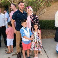 Semakin dalam masuk dalam kehidupan malam, membuat Nicole justru merasakan pergolakan batin yang hebat. Kehampaan ia rasakan. Pemilik akun Instagram @raisinglilmuslims itu kemudian bertemu Hasan, lelaki muslim asal Yordania, yang kini menjadi suaminya.  Foto: instagram @raisinglilmuslims