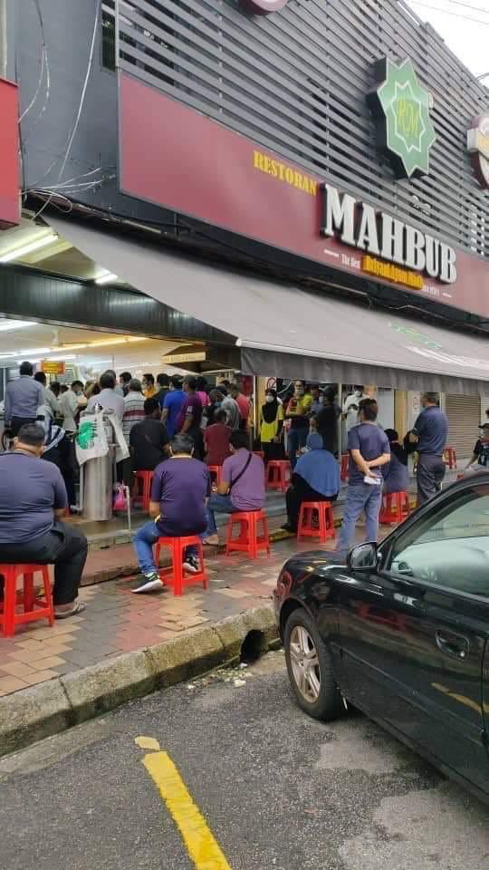 Restoran ramai pelanggan saat pandemi Corona