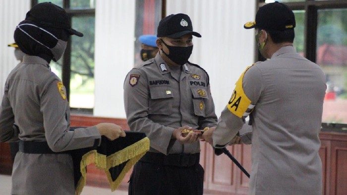 Polisi Aceh dapat pin emas Kapolri.