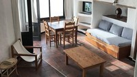 Setelah gudang, baru Carlos membangun La Pionera, studio tempatnya berkarya. Baru setelahnya bangunan-bangunan lainnya. (Club Hotel Casapueblo)