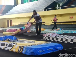Pemudik dari Pelabuhan Banyuwangi Langsung Dikarantina di GOR Tawangalun