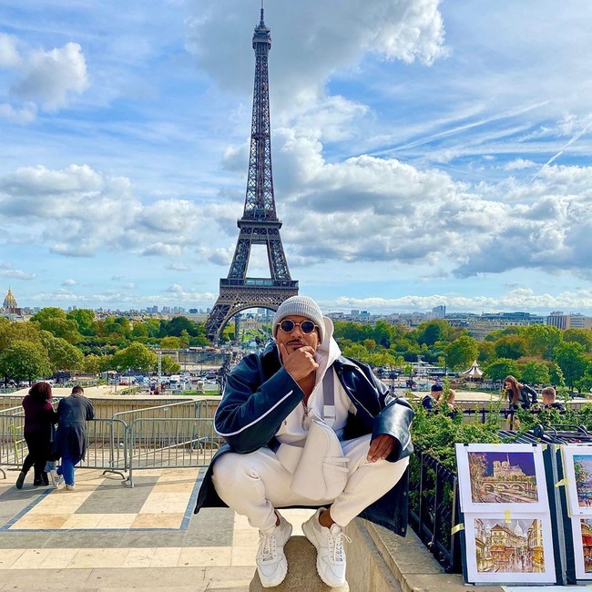 Jadi pebisnis kaya di usia muda, Umar Kamini pun punya kendaraan-kendaraan mewah, seperti Lamborghini Aventador dengan plat custom, dua Hummer, Mercedes G-Class, hingga Rolls-Royce. Ia pun sering pamer liburan mewah di Instagram.Foto: Instagram @umarkamani