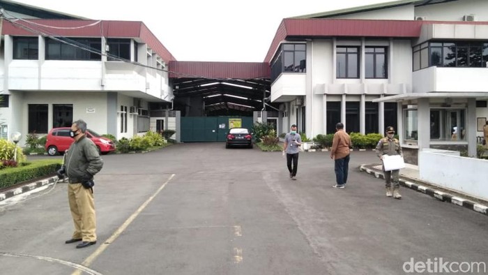 Karyawan positif Corona, ruangan administrasi pabrik di Bandung ditutup