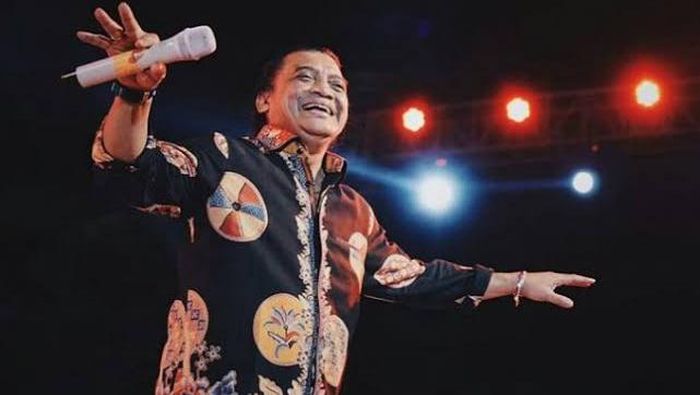 Hiburan Kangen Berat Putra Didi Kempot Pakai Baju Milik