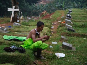 Tak Ada Lelah Penggali Makam Corona Sebab Niat untuk Ibadah