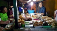 Wedangan Pak Di di Solo ini ternyata jadi salah satu tempat makan favorit Didi Kempot lho! Tempat makan satu ini berupa angkringan yang sederhana namun memiliki makanan yang lengkap. Foto: Istimewa