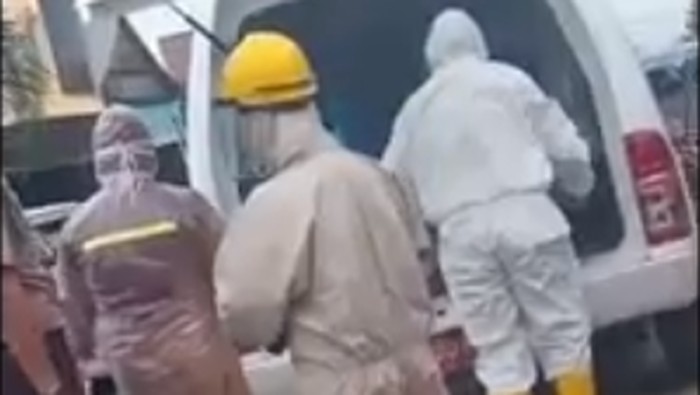 Wanita di Polman Tergeletak di Pinggir
