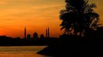 Keindahan Masjid Sheikh Zayed Saat Senja