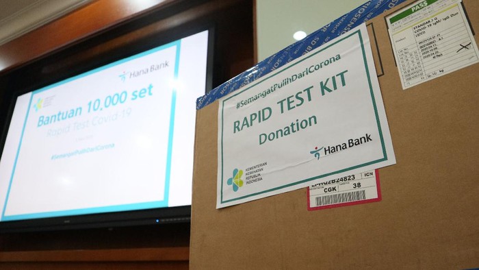Donasi 10 Ribu Unit Rapid Test ke Kemenkes Sebagai bank asal Korea Selatan yang memiliki sejarah terpanjang di Indonesia, Bank KEB Hana membawa puluhan ribu unit alat tes antibodi untuk membantu Indonesia.