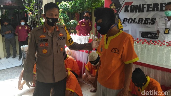 tersangka pesta miras di lamongan