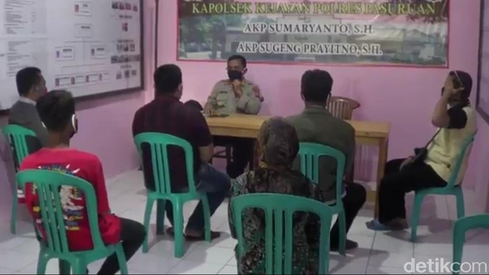 Belasan Remaja Dihajar Warga Kampung