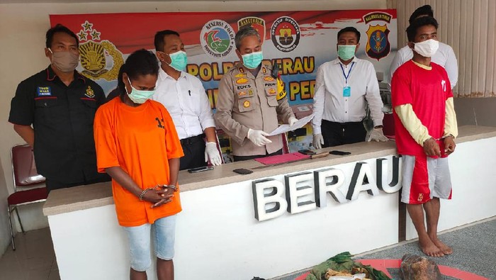 Tersangka Marlina dan Tahir dihadirkan dalam rilis kasus yang dipimpin Kapolres Berau AKBP Edy Setyanto Erning Wibowo.