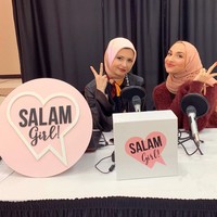 Kini, delapan tahun sudah ia memeluk Islam. Nicole yang masih sibuk dengan aktifitasnya sebagai fotografer juga menjadi pembicara di berbagai acara untuk berbagi pengalamannya menjadi mualaf. Ia tak segan mengenalkan Islam kepada komunitas non-muslim lain di Dallas, Texas. Selain itu pun ia membuat podcast yang diberi nama @salamgirlpodcast. Foto: instagram @raisinglilmuslims