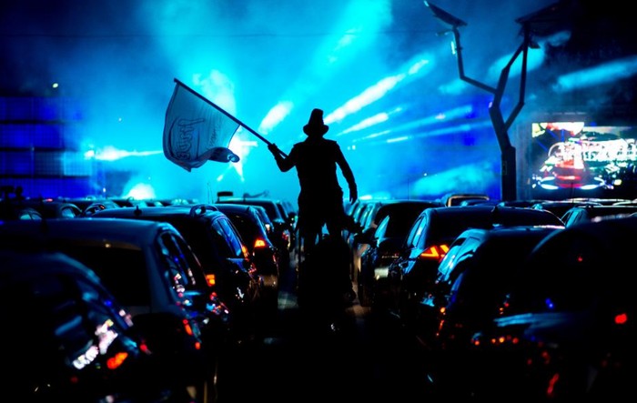 konser musik drive in