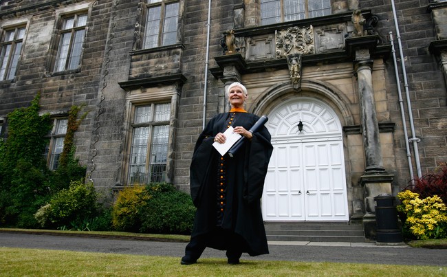 Sudah hampir 60 tahun ia berkarier di dunia akting. Perempuan asal Inggris ini memulai kariernya sebagai pemain teater di era 50-an. (Foto: Getty Images)