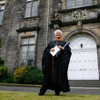 Sudah hampir 60 tahun ia berkarier di dunia akting. Perempuan asal Inggris ini memulai kariernya sebagai pemain teater di era 50-an. (Foto: Getty Images)