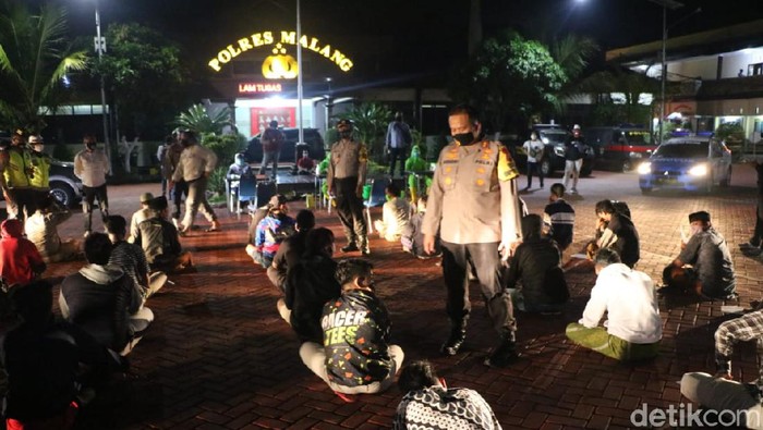 warga yang terjaring razia jalani rapid test