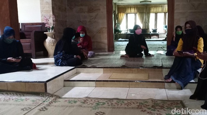 Suasana Duka Selimuti Rumah Duka Istri Didi Kempot Di Ngawi