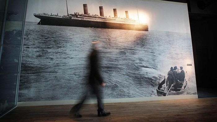 Kapal Titanic tenggelam pada tahun 1912 silam. Bagi Anda yang ingin melihat langsung seperti apa kapal mewah tersebut bisa datang ke Museum Titanic di Belfast, Irlandia.