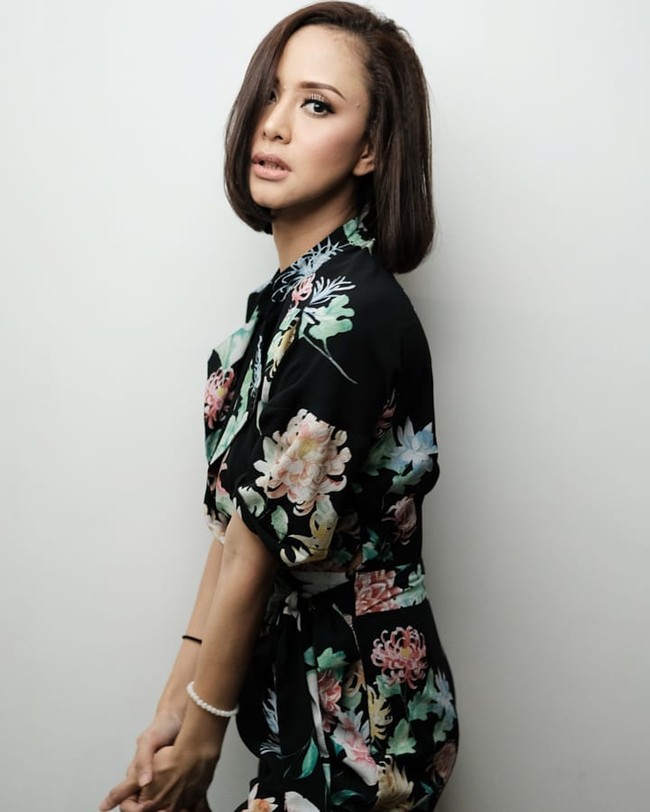 Albertina Fransisca Mailoa yang pernah menjabat sebagai Indonesia World Miss University 2007 dan Puteri Pariwisata Indonesia 2008 termasuk salah satu dari belasan ribu orang di Indonesia yang terinfeksi virus Corona. Wanita yang akrab disapa Chika itu bahkan dua kali dinyatakan positif COVID-19. Foto: instagram @chikamailoa