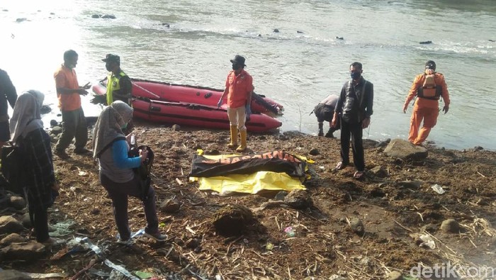 pelajar hilang terseret arus di Tulungagung