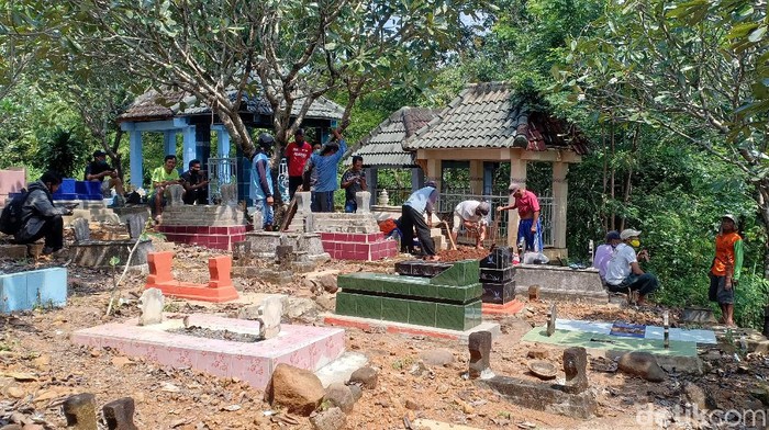 Lokasi pemakaman berdekatan dengan anak didi kempot