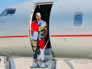 Potret Pebisnis Fashion Umar Kamani yang Punya Sebutan Miliuner Playboy