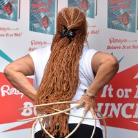 Ayanna Williams tak pernah membiarkan kukunya tampil polos. Sesekali ia mewarnai kuku tersebut dengan kuteks. (Foto: Getty Images/Anthony Harvey)