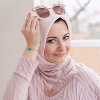 Berbagai ujian tersebut tak membuat Nicole menyerah. Setelah memeluk Islam, Nicole mengaku merasakan kedamaian sejati yang tak pernah ia rasakan sebelumnya. Berbagai ujian dan dan tantangan yang dihadapinya justru membuatnya kuat sebagai seorang muslimah. Foto: instagram @raisinglilmuslims