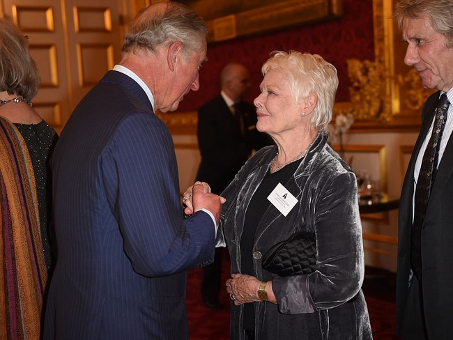 Meski usianya sudah mau 90 tahun, Judi belum berniat untuk pensiun dari dunia akting. Jangan, jangan. Jangan gunakan kata itu. Setidaknya jangan di rumah ini, kata Judi kepada Vogue ketika ditanya soal rencana pensiun. (Foto: Getty Images)