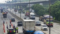 Penyekatan akses transportasi di tol Jakarta - Cikampek tersebut sebagai tindak lanjut kebijakan larangan mudik dan Pembatasan Sosial Berskala Besar (PSBB) guna memutus mata rantai penyebaran COVID-19.