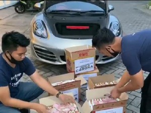Prank Sembako Sampah Berbalas Crazy Rich Surabaya Bagi Mi Instan Isi Uang