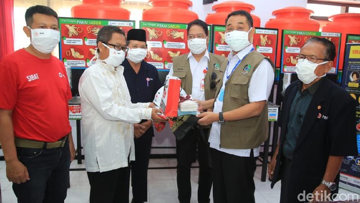 Palang Merah AS Serahkan Bantuan Penanganan COVID-19 untuk Banyuwangi