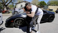 Seorang warga Oregon yang memiliki Lamborghini, Jeremy Nevis, terkesan dengan tekad  Adrian. Nevis kemudian datang dan memberinya tumpangan Lamborghini hitam miliknya.